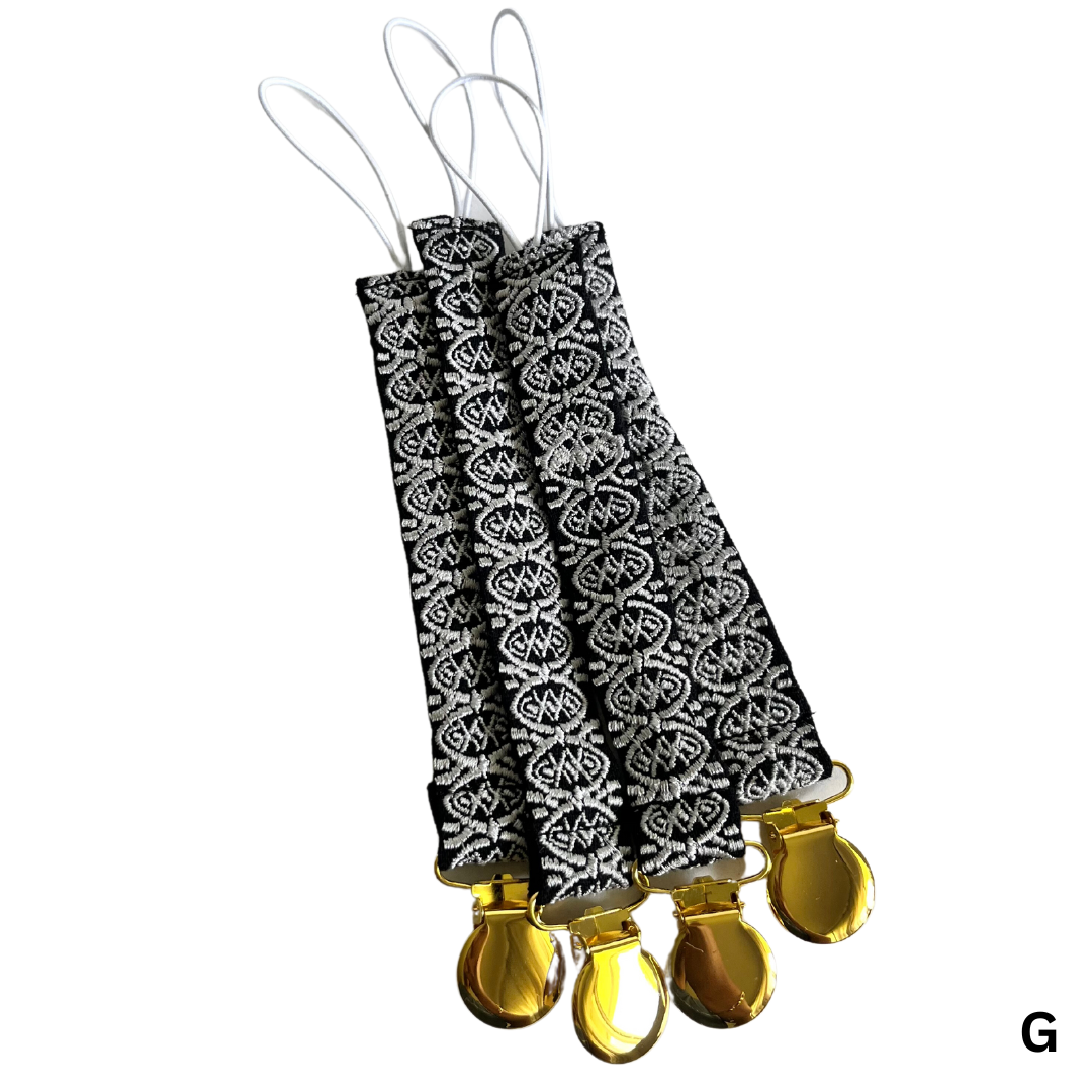 Zarquillas Embroidered Clip