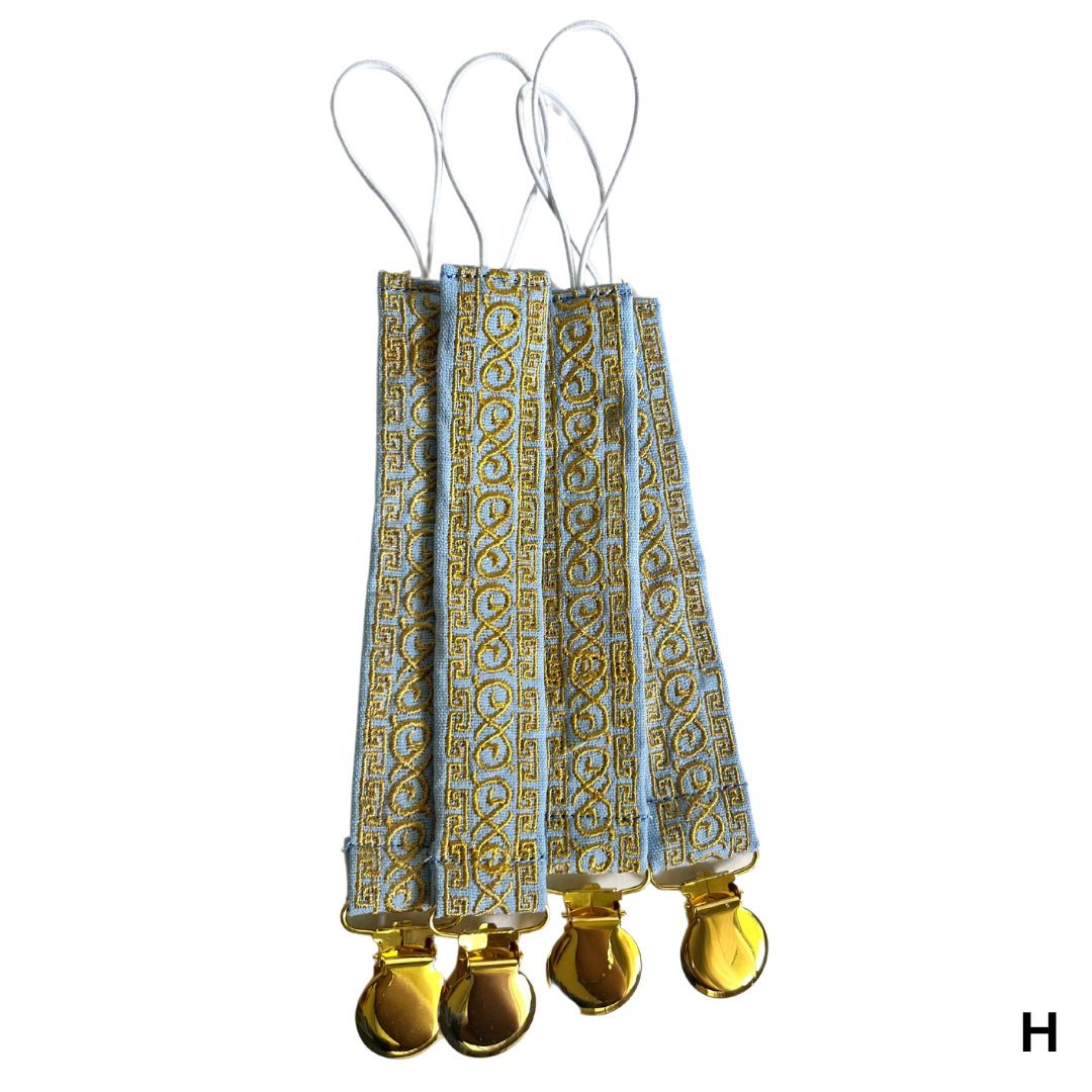 Zarquillas Embroidered Clip