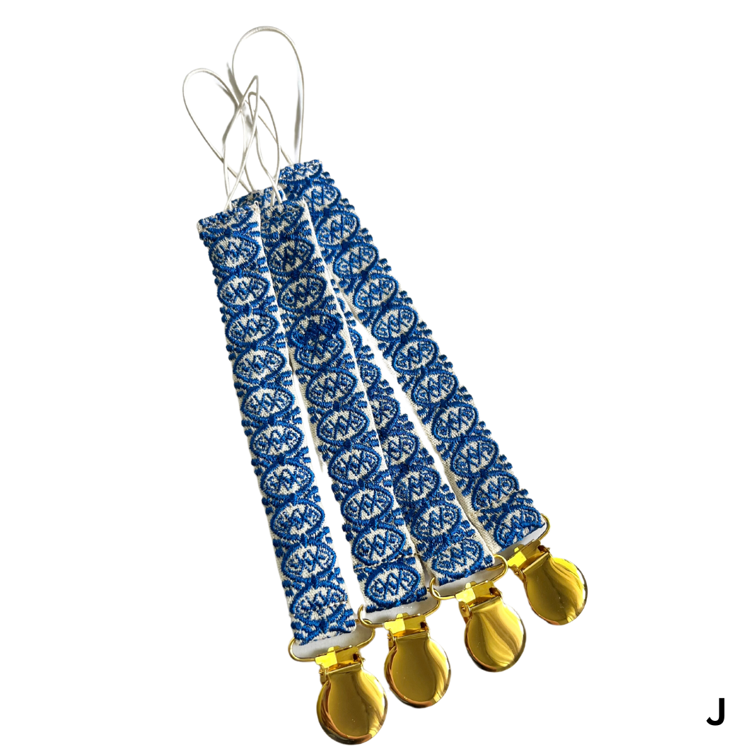 Zarquillas Embroidered Clip